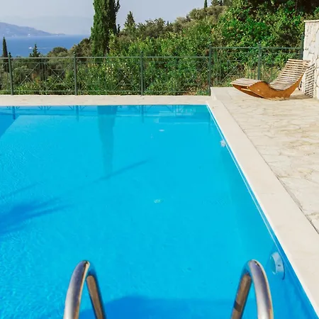Kira Villa Áfra